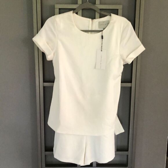 NWT Lavish Alice Saks fifth Avenue off White shorts jumpsuit romper size 10 - Picture 1 of 7